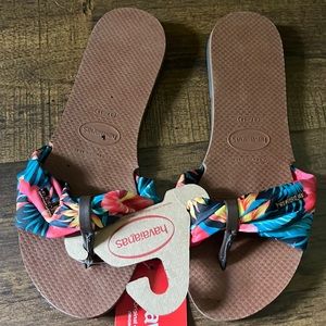 Havaianas new w/ tags summer blue floral sandals hawaiian patterned slip-ons